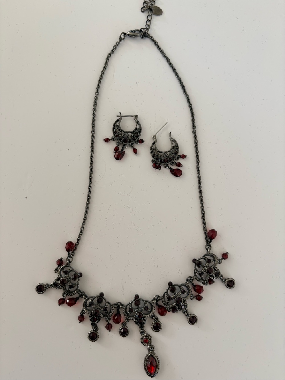 Vintage-Style Red Crystal Filigree Necklace & Earring Set